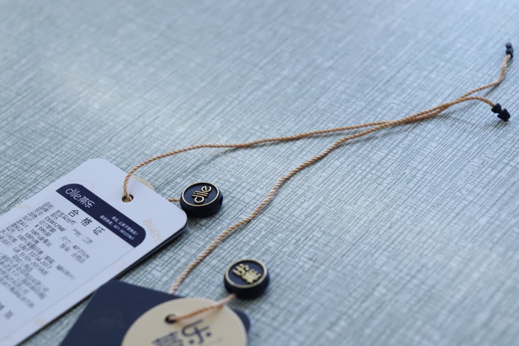 logo string