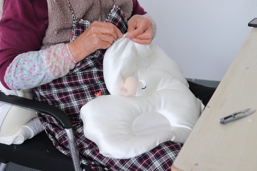 Hand Stitching Closure
