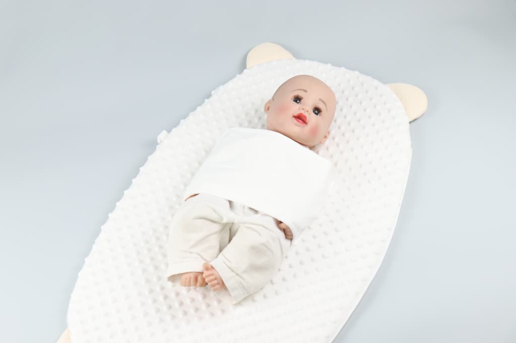 Built-In Anti-Startle Swaddle