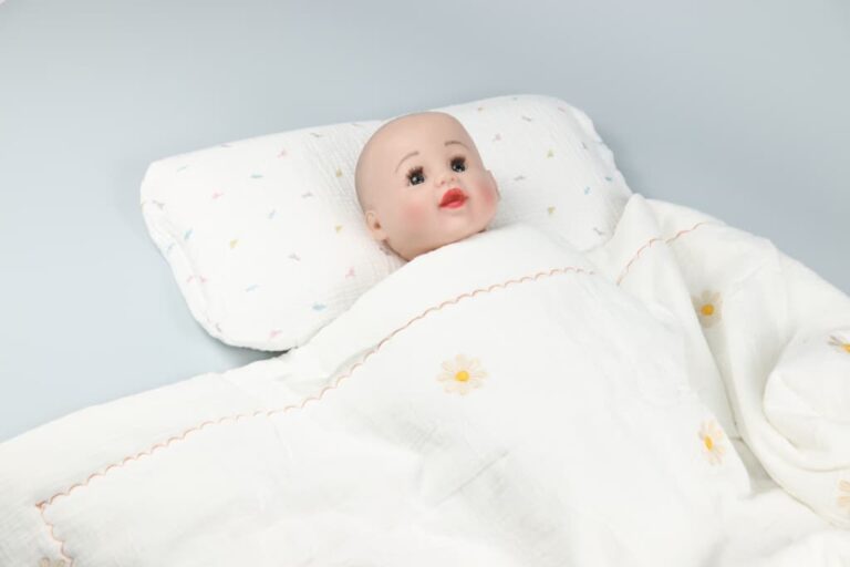 Embroidered Cotton Gauze Reversible Kids Quilt